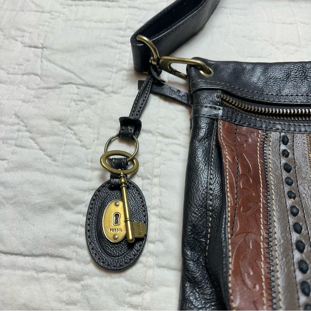 Patchwork Leather Crossbody Bag | Boho Vintage 90s Indie · Fossil - Picture 3 of 13